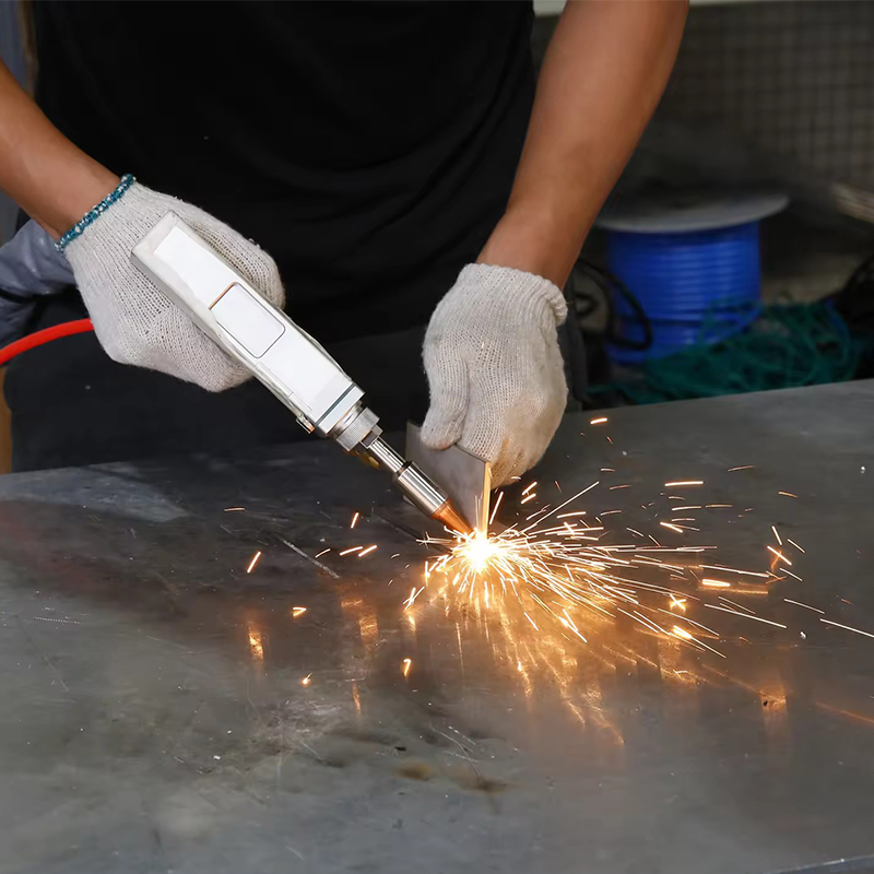 เครื่องเชื่อมเลเซอร์แบบมือถืออ - Industrial Laser Welding Machine บทวิจารณ์และราคา